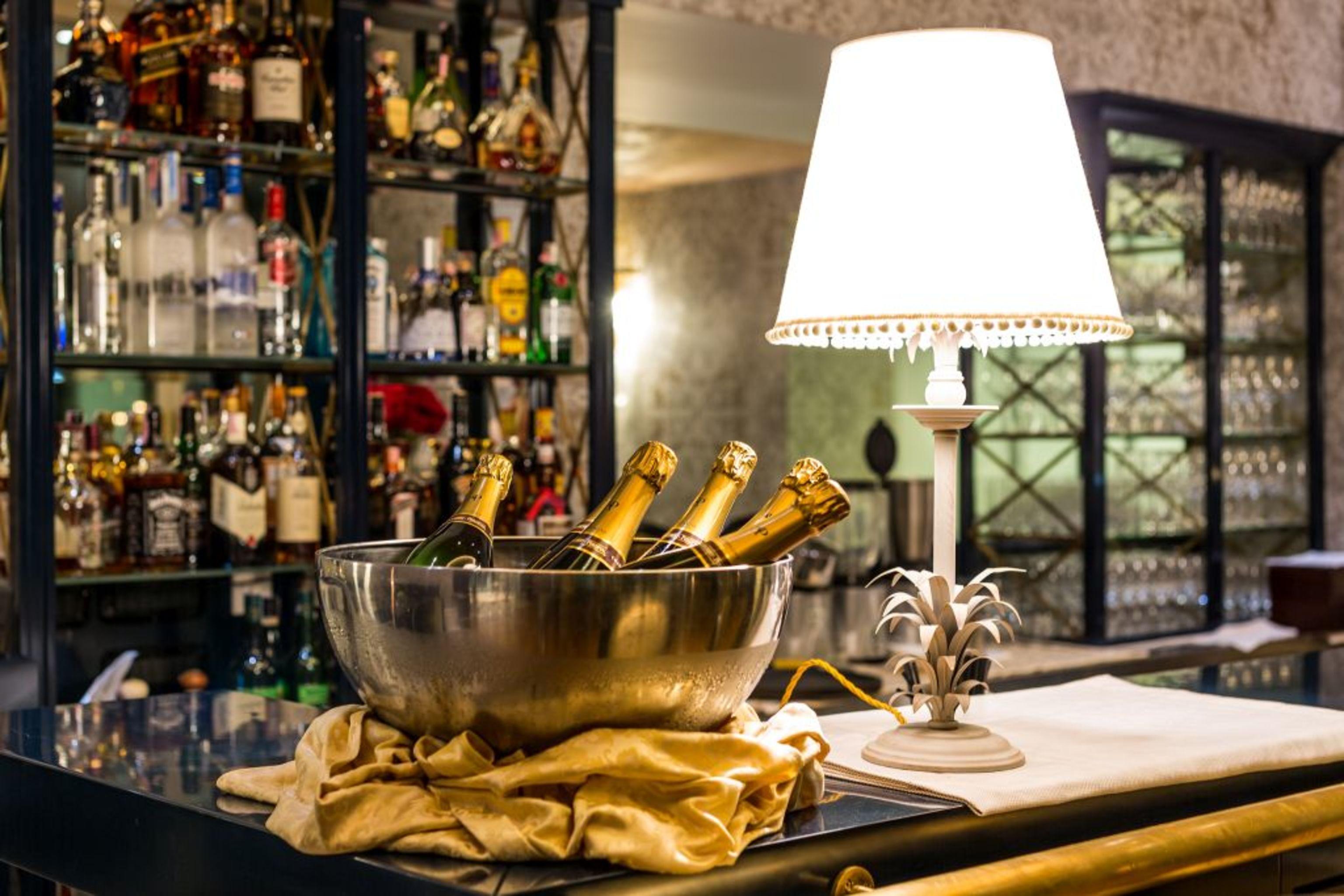 Hotel Park Split Exterior photo Champagne bottles in a cooler
