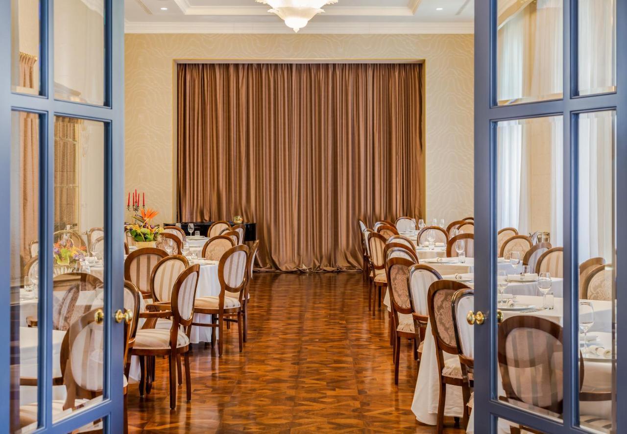 Hotel Park Split Exterior photo The ballroom